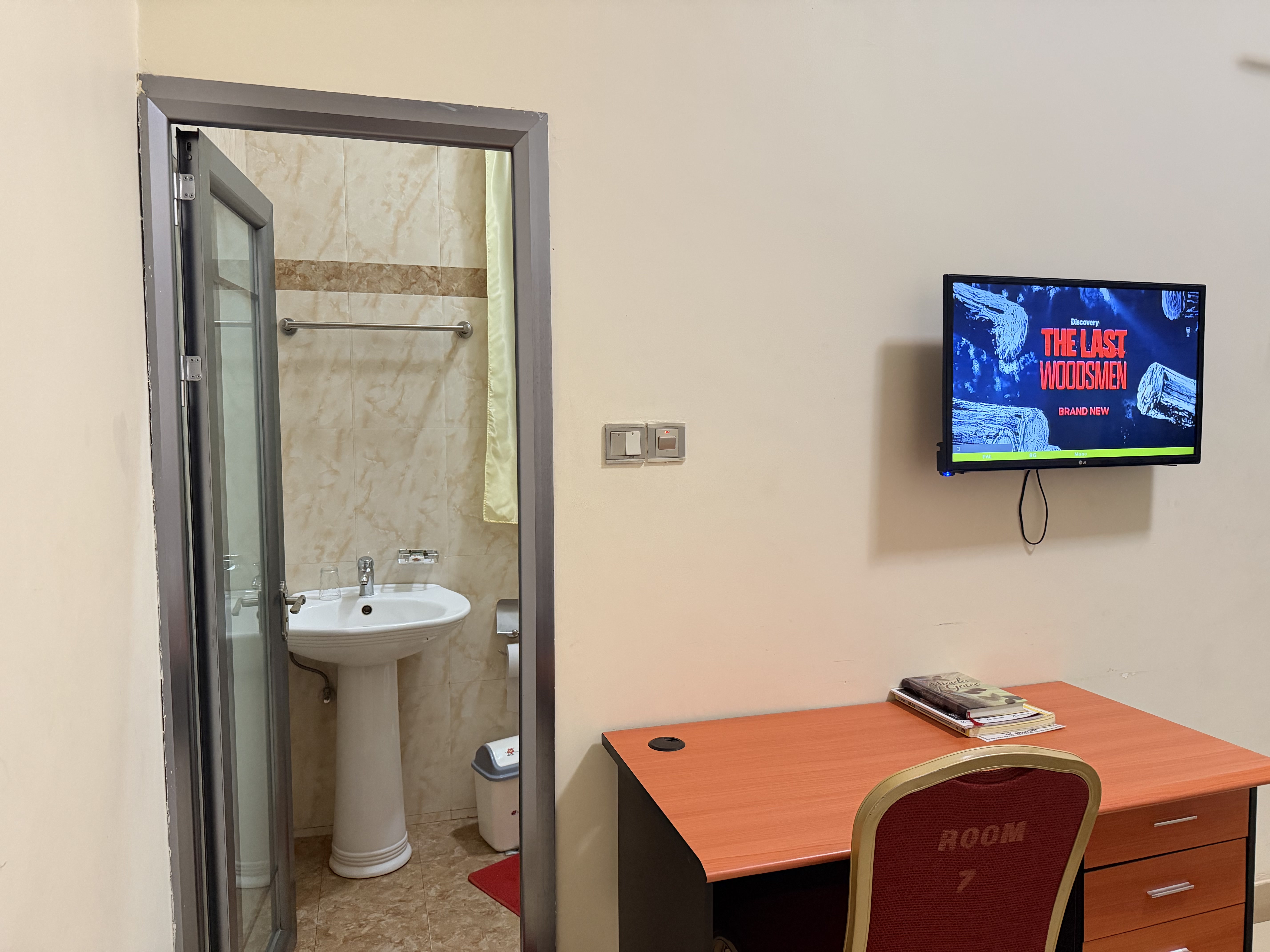 Kizya Executive Lodge roomworkspace